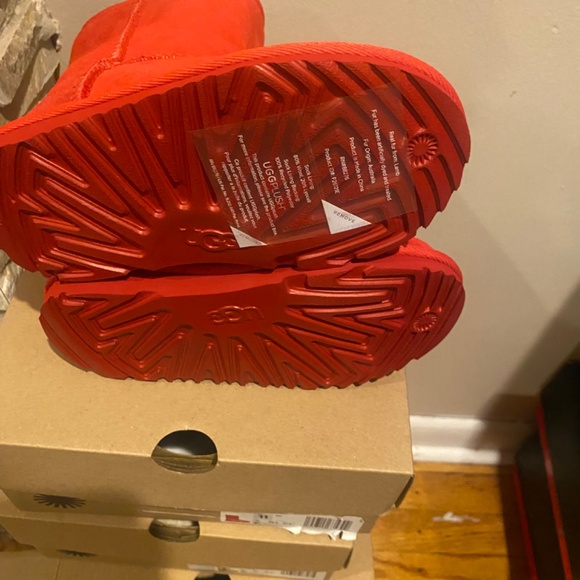 New Kids Authentic Ugg boots - Picture 4 of 5